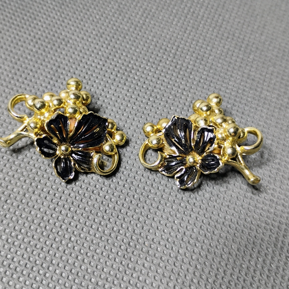 Sarah Cov Gold and Black Floral Clip On Earrings
